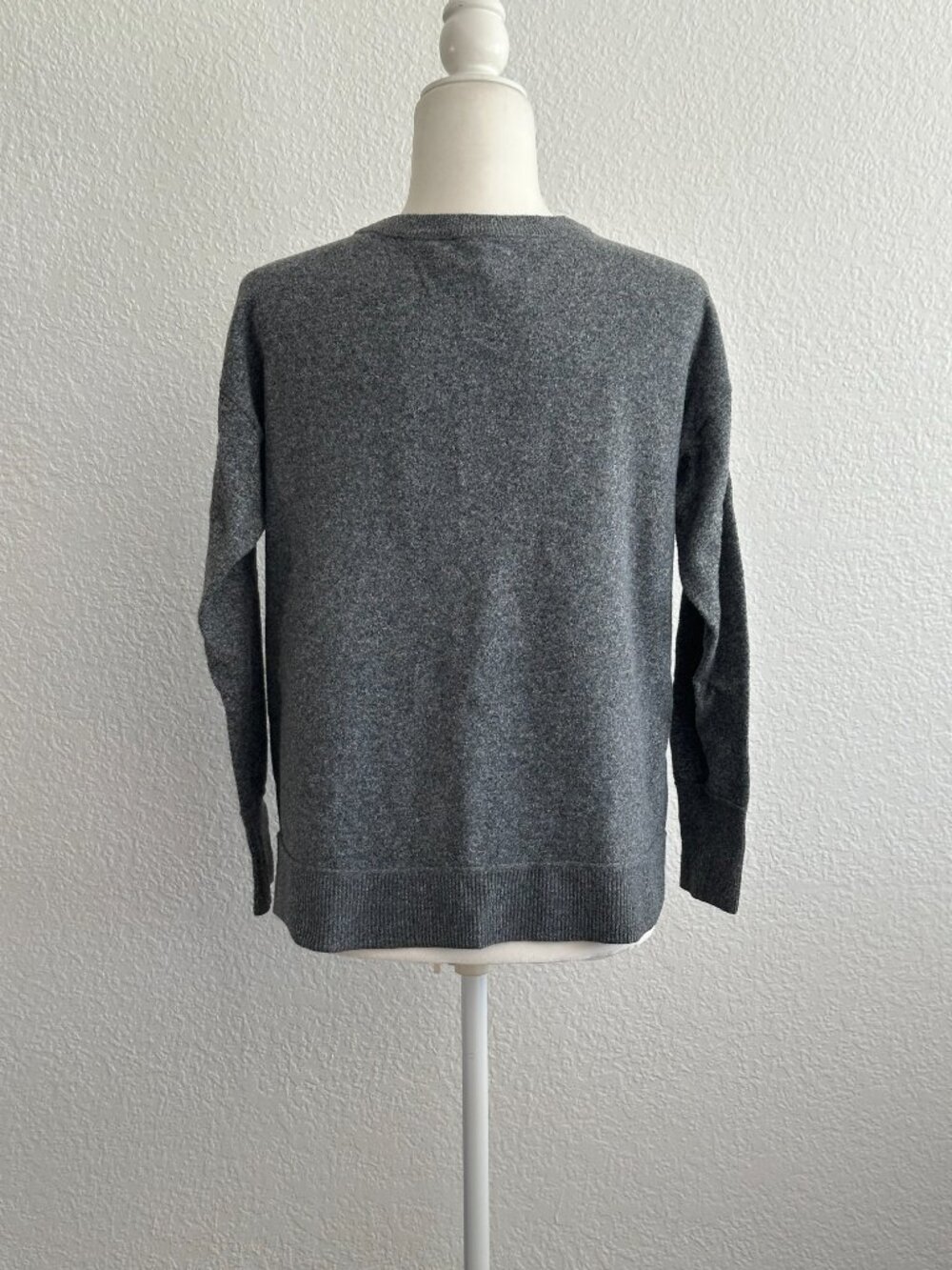 Lucky Brand Gray V-Neck Sweater | Size Small | Soft Cozy Knit Essential - Picture 7 of 9